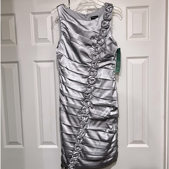 NEW SIGNATURE BY SANGRIA SILVER RUCHED COCKTAIL SOCIAL DRESS - Picture 11 of 11